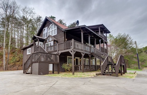 Ranger House | New listing! Adorable dwelling for two in the woods w/ full kitchen & patio area