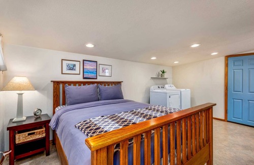 Yachats House | New Listing! Adorable oceanfront cabin perched on a sea cliff with amazing views, near Yachats