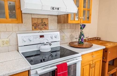 Florence House | New Listing! Adorable spacious home on a large private lot near the dunes and Old Town Florence.
