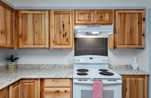 Mapleton House | New Listing! Beautiful riverfront farm style home with amazing views and hot tub