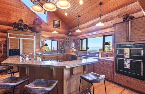 Florence House | *New Listing* Breathtaking Hill Top Luxury Log Home w/Spectacular views of Mercer Lake and Ocean.
