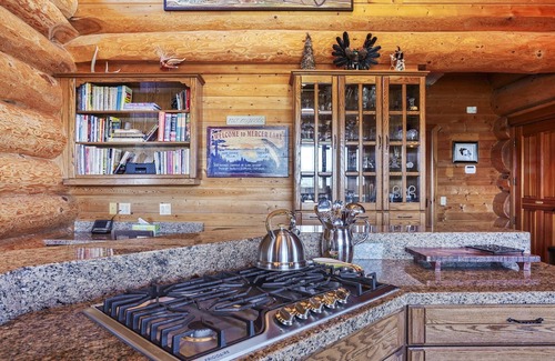 Florence House | *New Listing* Breathtaking Hill Top Luxury Log Home w/Spectacular views of Mercer Lake and Ocean.