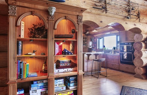Florence House | *New Listing* Breathtaking Hill Top Luxury Log Home w/Spectacular views of Mercer Lake and Ocean.