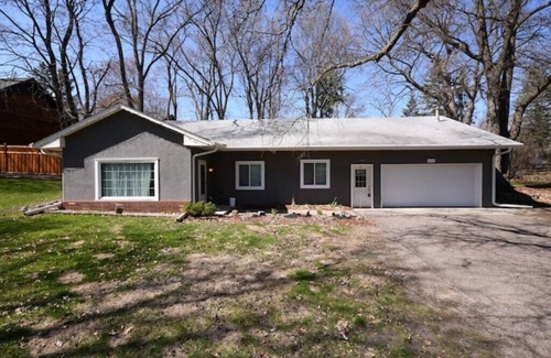 Plymouth House | New Listing by 5-Star Hosts! Cozy, Quiet 1 Bd Homen
