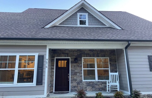Collegedale House | NEW LISTING! Charming 3-bedroom townhome with WiFi and AC in fabulous Ooltewah
