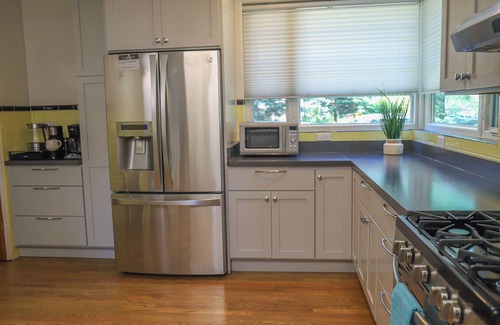 Town of Pines House | New Listing, Close to Beach, Pet Friendly, Huge Private Yard