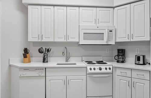 Daytona Beach Apartment | *New Listing* Completely Remodeled and Newly Furnished 3BR Direct Ocean Front Condo