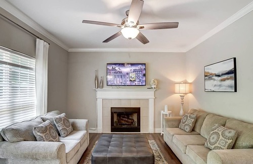 Paw Creek House | New Listing! Coulwood Carriage House - 10 mins. from US Whitewater Ctr. - Good for families - BBQ