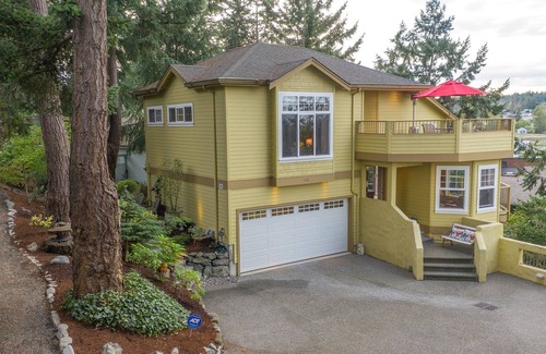 La Conner House | New Listing: Cozy, Comfortable Home with Fantastic Views in La Conner Village