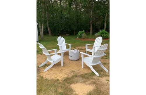 Dennis House | New Listing! Cozy Cottage near Mayflower Beach.