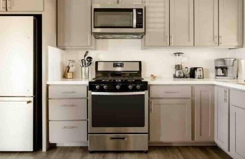 Salinas House | New listing, Cozy & Pet friendly 3 bedroom home in Monterey co.