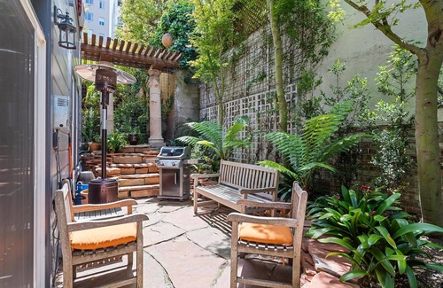 Russian Hill Apartment | New Listing Discount! Gorgeous Russian Hill 2BR Flat with Bay Views.
