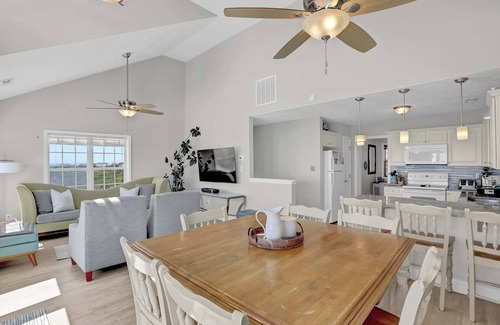 Sneads Ferry House | New listing Discount! Oceanfront | Private Beach Access