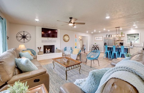 Checotah House | New Listing Discount! Spacious and Updated! Beds for 10! Luxurious Primary Bath!