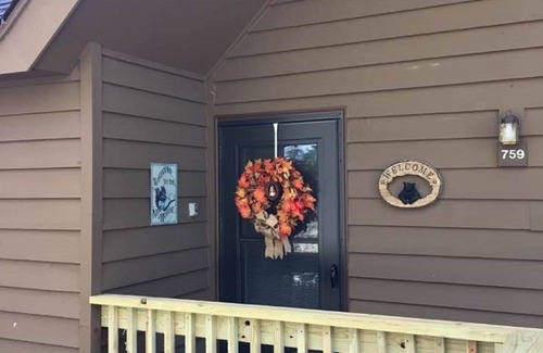 Wintergreen Condo | New listing- Five minute walk to slopes and village!
