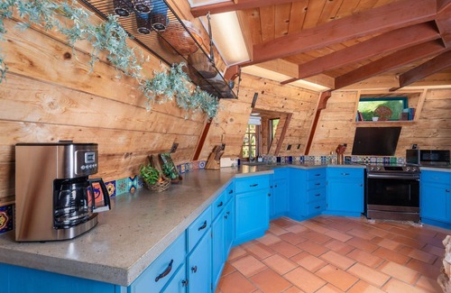 Coarsegold Cabin | New Listing- Hobbit House @ Yosemite w/spa/firepit/unique