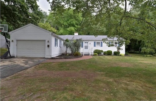 Cheshire House | NEW LISTING! Home in Cheshire (3-Bedroom) by RedAwning