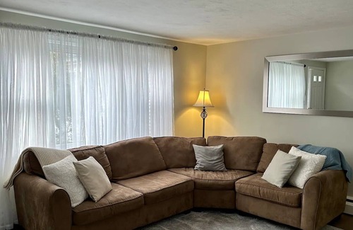 Cheshire House | NEW LISTING! Home in Cheshire (3-Bedroom) by RedAwning