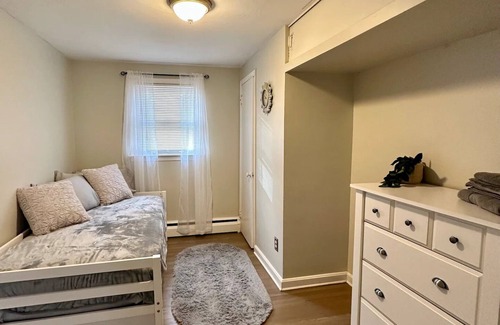 Cheshire House | NEW LISTING! Home in Cheshire (3-Bedroom) by RedAwning