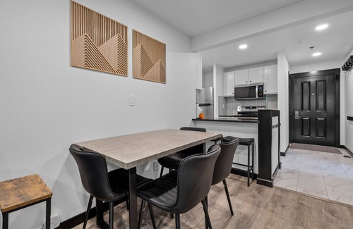 Bend Condo | New Listing! Modern Mountain Basecamp @ 7th Mountain Resort!