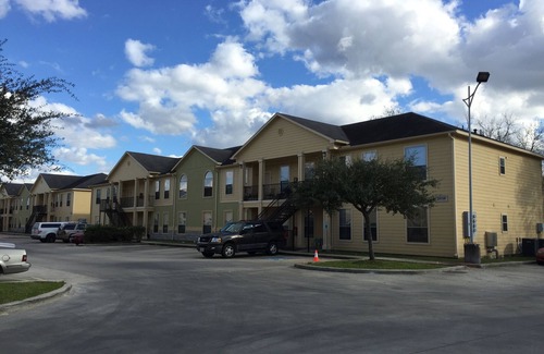 Spring Branch Central Condo | New Listing! Newly furnished condo, I-10 West/Beltway 8, 4 bedrm 2 bath, 77080