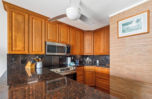 Kailua-Kona Condo | New Listing, Oceanfront Paradise, Kona Isle D3, 1BR