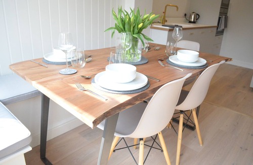 Snettisham House | NEW LISTING - Owl's Hoot - Cosy Dog Friendly Cottage with log burner