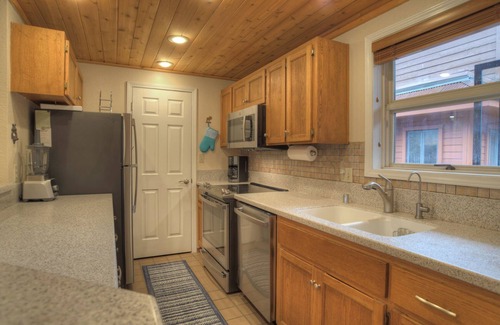 Purgatory Condo | New Listing! Prime Location | Shared Hot Tub | Deck | Mtn Views | Dogs OK
