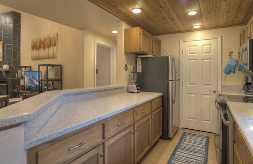 Purgatory Condo | New Listing! Prime Location | Shared Hot Tub | Deck | Mtn Views | Dogs OK