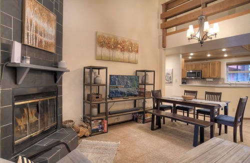 Purgatory Condo | New Listing! Prime Location | Shared Hot Tub | Deck | Mtn Views | Dogs OK