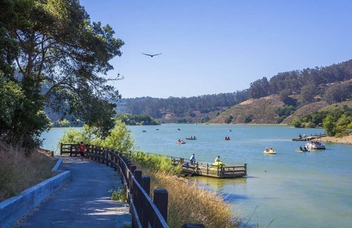 Castro Valley Apartment | ★ ☆ NEW LISTING Private inlaw studio by Lake Chabot (40 min to SF)
