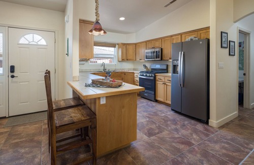 Moab House | New Listing Private Spa, Pet-Friendly, Pool, Close to Parks, Garage | C419