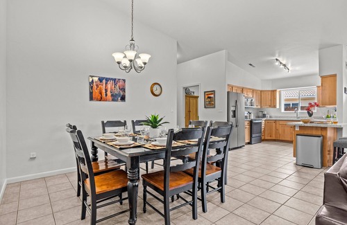 Moab House | NEW LISTING: Private Spa, Pet-Friendly, Pool, Close to Parks, Garage | C477