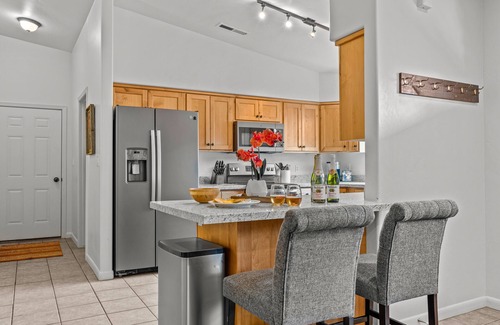 Moab House | NEW LISTING: Private Spa, Pet-Friendly, Pool, Close to Parks, Garage | C477