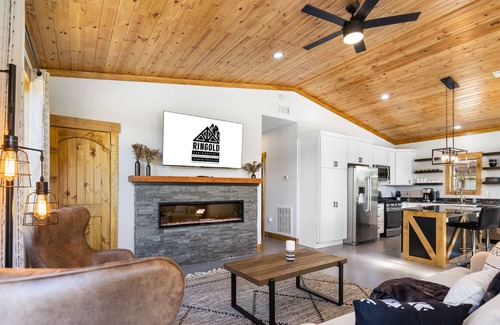 Swink Cabin | NEW LISTING Rustic meets modern, secluded and quiet, private pond for fishing