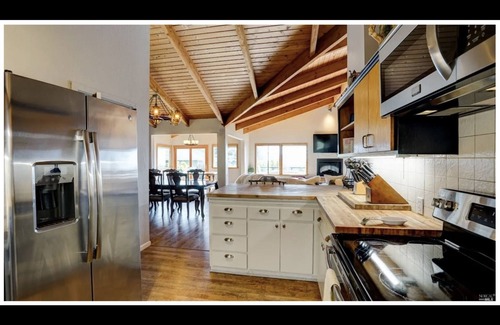 Gualala House | New listing ! Sea Breeze (private beach, spa & 240V outlet for fast EV charging)