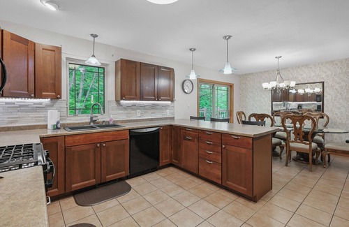 Mosinee Apartment | New Listing! Spacious home with wooded back yard!