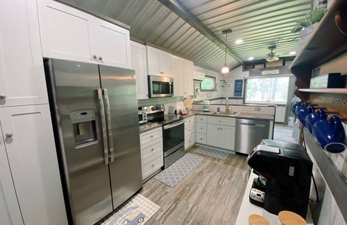 Scottsboro House | NEW LISTING! Spacious Tiny Home Near Lake - Jacuzzi + Covered Boat Parking