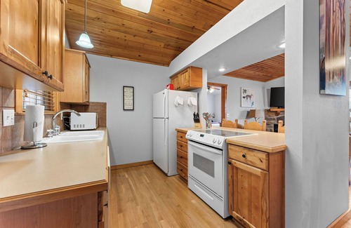 Reeds Spring Cabin | New Listing, Stand alone Cabin, Stonebridge