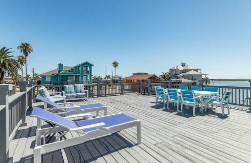San Luis House | New listing! Stunning bayfront canal home w/ amazing views