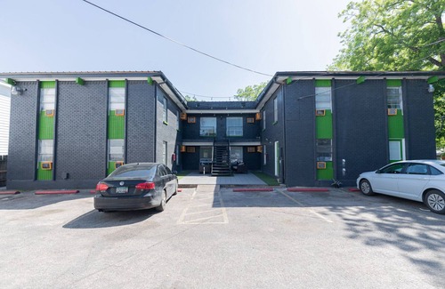Johnston Terrace House | New Listing! Thrifty & Functional 2 BD near AUS and downtown