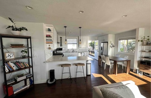 Los Angeles House | New Listing + Weekly Discounts! 3B/2B Garden Home near SoFi Stadium, LAX.