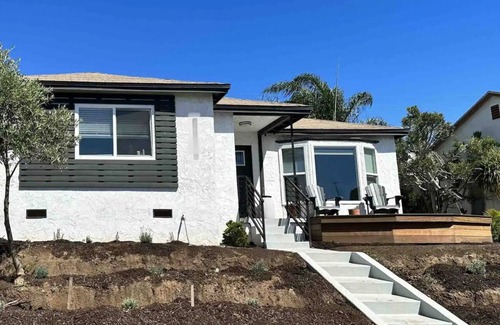 Los Angeles House | New Listing + Weekly Discounts! 3B/2B Garden Home near SoFi Stadium, LAX.