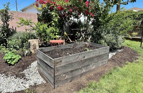 Los Angeles House | New Listing + Weekly Discounts! 3B/2B Garden Home near SoFi Stadium, LAX.