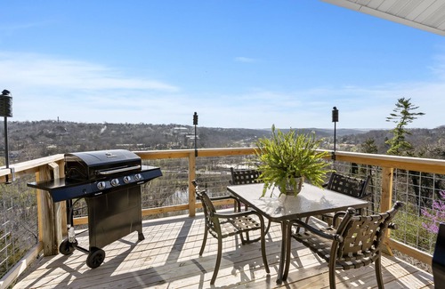 Branson Cottage | New Listing! WELCOME to your AMAZING RETREAT!n Great for couples or families!n