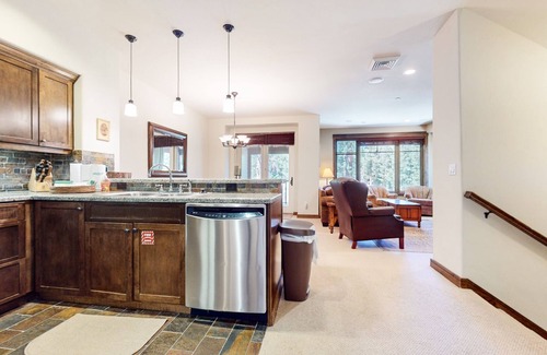 Woodwinds Condo | NEW LISTING! Woodwinds #1303 (4-Bedroom Condo) - Pets Allowed by RedAwning