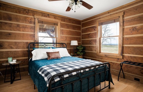 Quicksburg Cabin | ✨NEW✨ Log Cabin Minutes to Bryce Resort + Hiking + Caverns + Dog Friendly