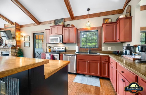 Gnaw Bone Cabin | New log cabin on 52 acres, pet-friendly!