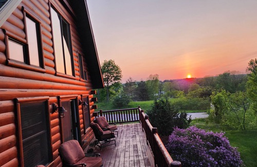 Baraboo Cabin | 🏞New Log Cabin*Perfect Location by Devil's Lake*Close to Dells*Ski*Fireplace*🏕
