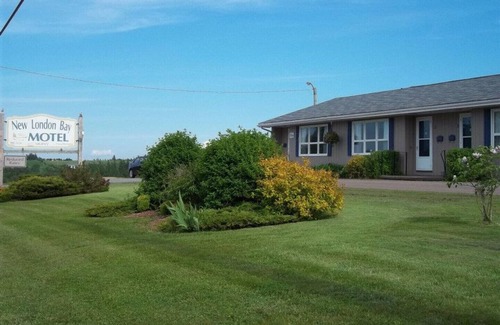 New London Apartment | New London Bay Motel - 2 Queen Beds Apartment #4 or #8
